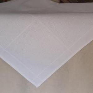 Nappe a broder 90x90 cm carre aida en blanc hofer 24211