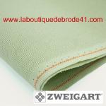 Toile a broder zweigart extra fine aida 8 pts 3326 vert amande 6086